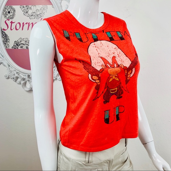 Warner Bros. Tops - Looney Tunes / Red Yosemite Sam “Put Em Up”